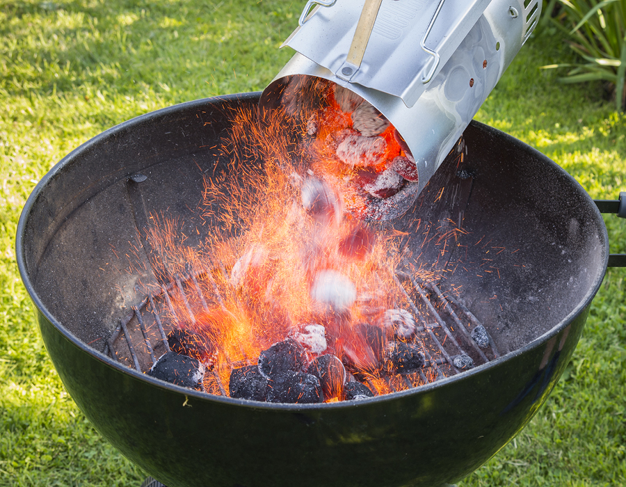 Grill Au Charbon De Bois Prêt Pour Barbecue Fête En Plein Air Image stock -  Image du griller, nourriture: 214114549