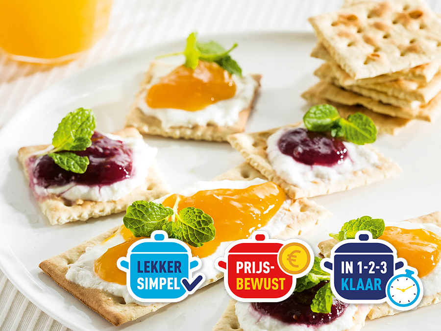 Minicrackers met plattekaas en fruitbeleg