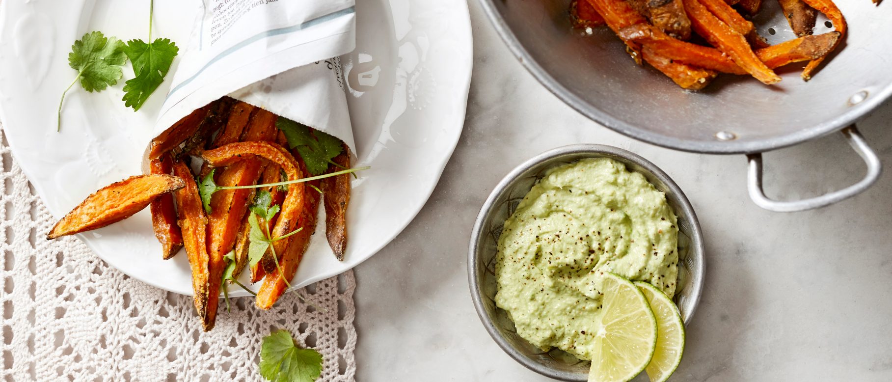 Pommes frites aus Süßkartoffeln mit Avocado-Dip