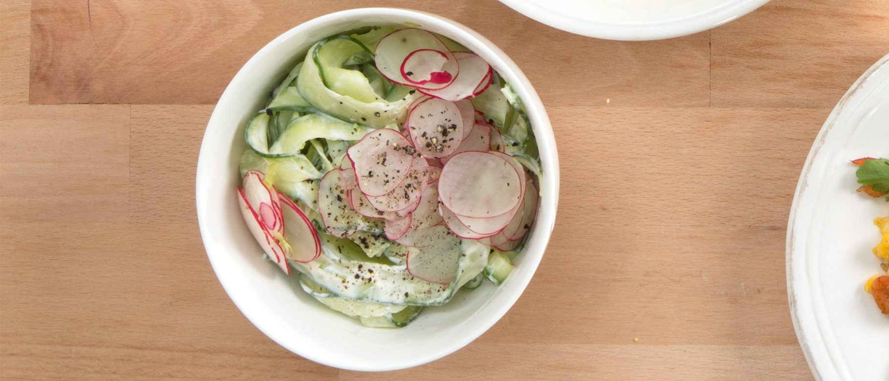 Gurkensalat mit Radieschen
